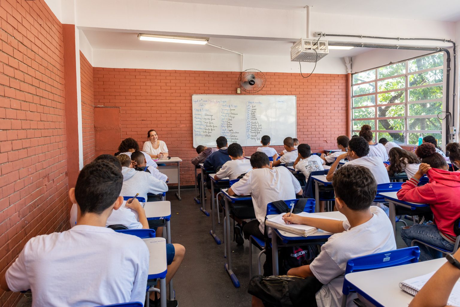 Prefeitura proíbe o uso de celulares durante as aulas nas escolas municipais do Rio - Prefeitura da Cidade do Rio de Janeiro