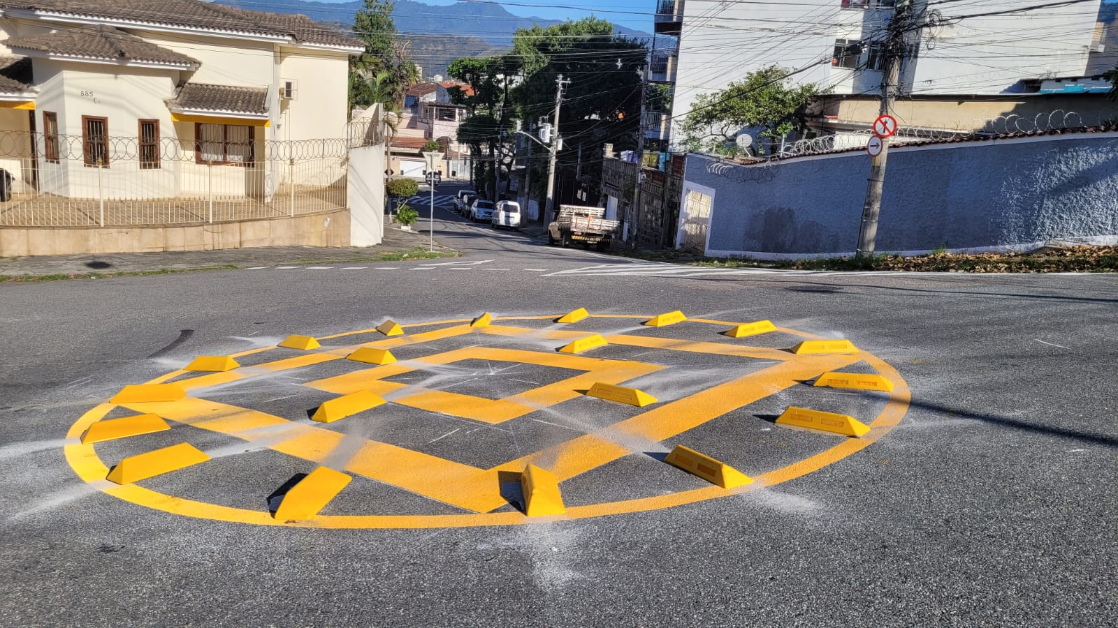 Rotatória é implantada em ruas de Maria da Graça - Prefeitura da Cidade do Rio de Janeiro