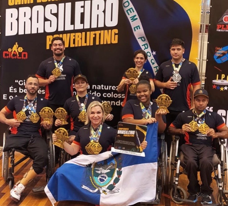 Alunos do Parque Olímpico conquistam medalhas, troféus e quebram recordes no Campeonato Brasileiro de Powerlifting - Prefeitura da Cidade do Rio de Janeiro