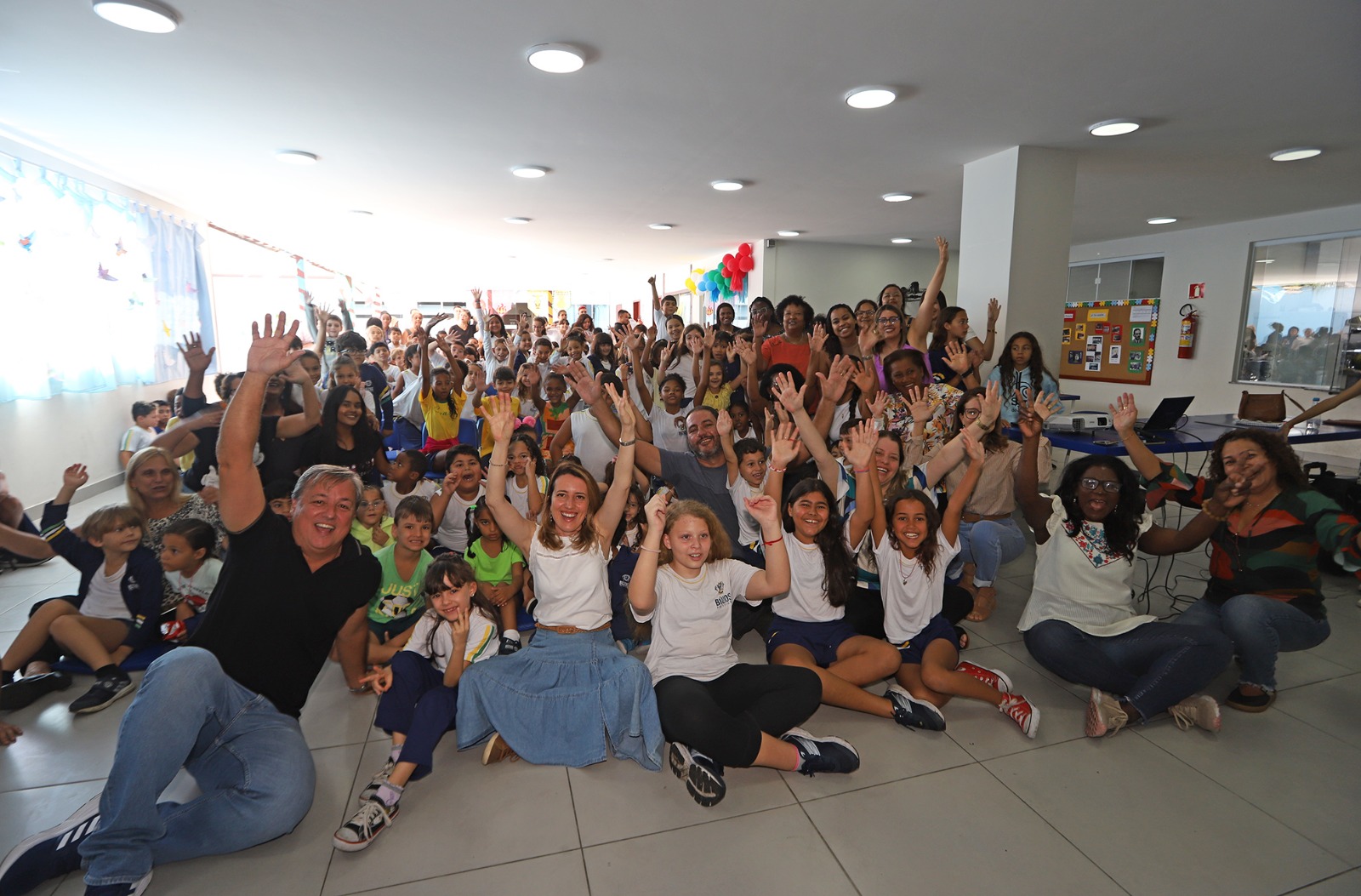Búzios de muitas cores: primeira edição do projeto Pintura Mural nas Escolas aconteceu nesta sexta-feira