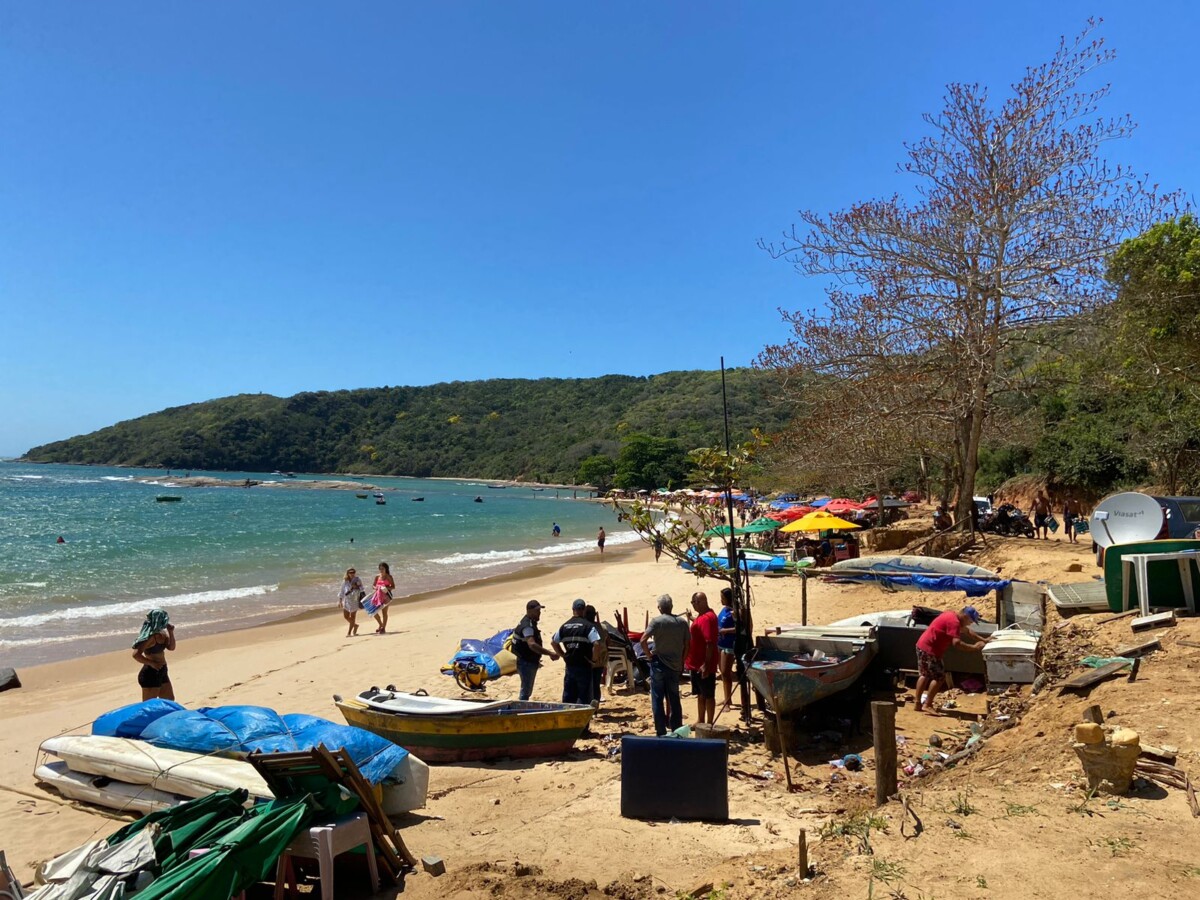 Prefeitura de Búzios realiza operação na praia da Tartaruga