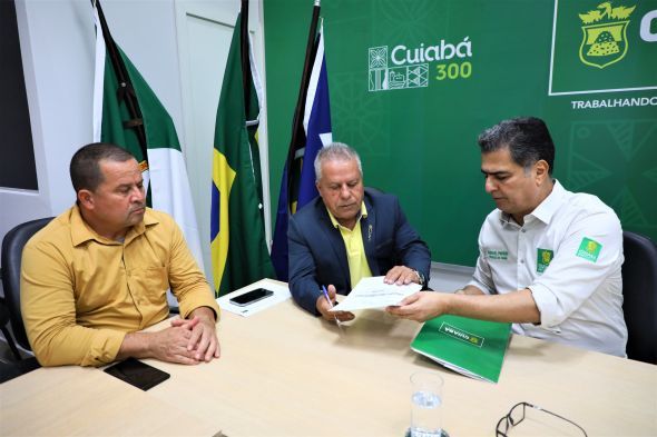 Prefeitura de Cuiab | Prefeito entrega ao presidente da Cmara de Cuiab documentos com evidncias de rombo de R$ 183 milhes cometido pelo gabinete de interveno